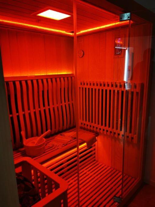 Spabyelleetlui Spa Rouge Ou Bleu ムスクロン エクステリア 写真