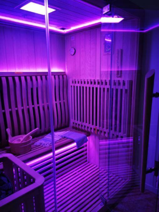 Spabyelleetlui Spa Rouge Ou Bleu ムスクロン エクステリア 写真