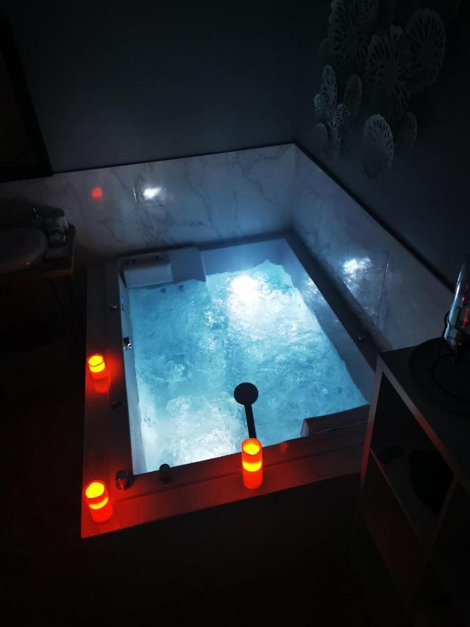 Spabyelleetlui Spa Rouge Ou Bleu ムスクロン エクステリア 写真
