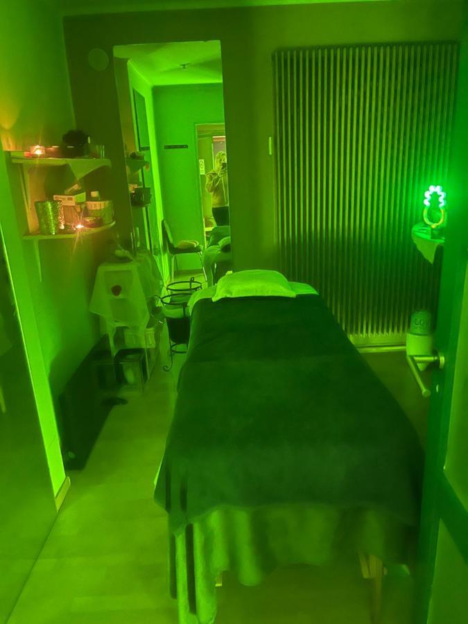 Spabyelleetlui Spa Rouge Ou Bleu ムスクロン エクステリア 写真