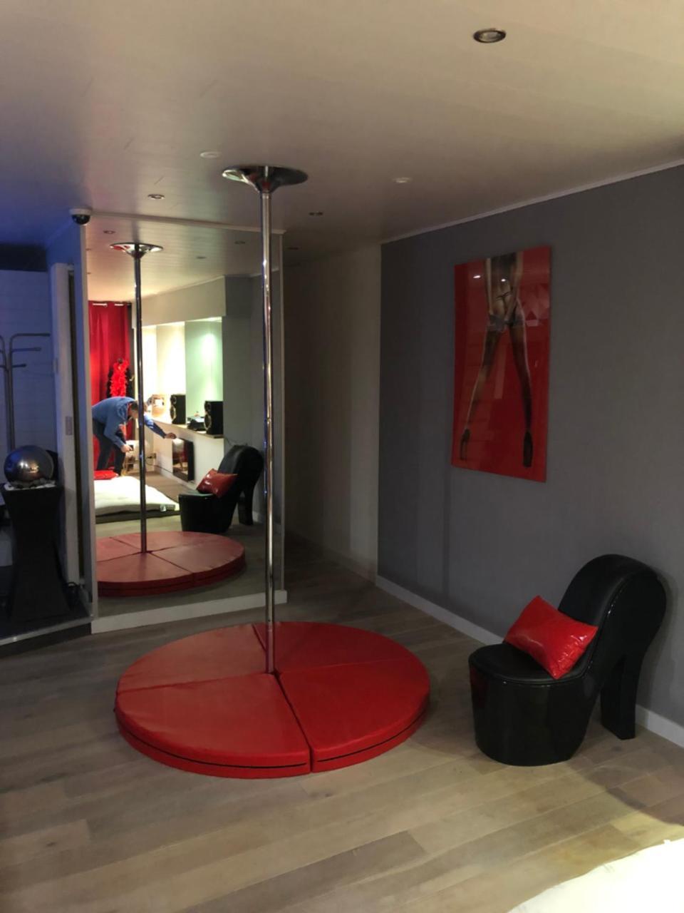 Spabyelleetlui Spa Rouge Ou Bleu ムスクロン エクステリア 写真