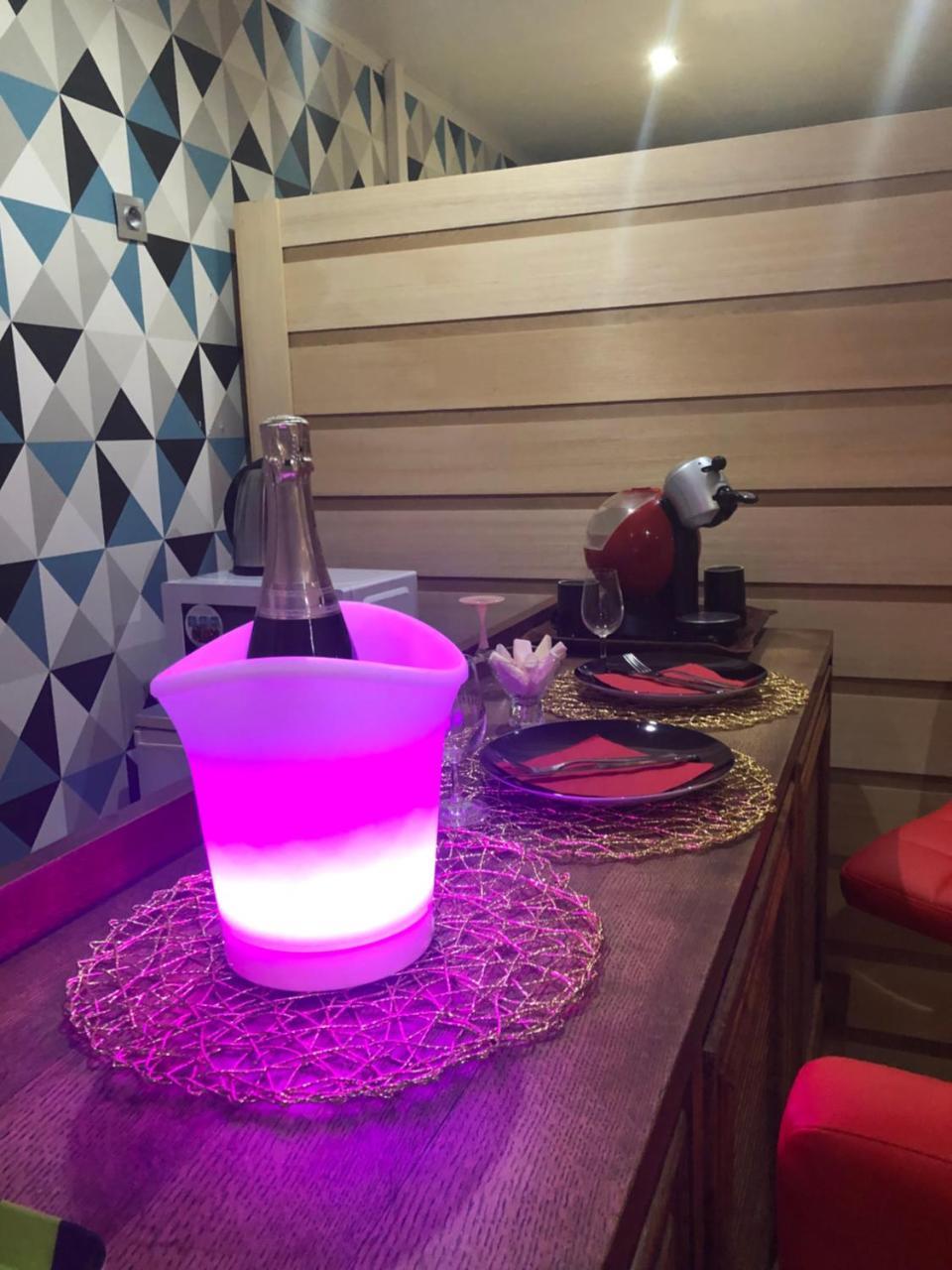 Spabyelleetlui Spa Rouge Ou Bleu ムスクロン エクステリア 写真