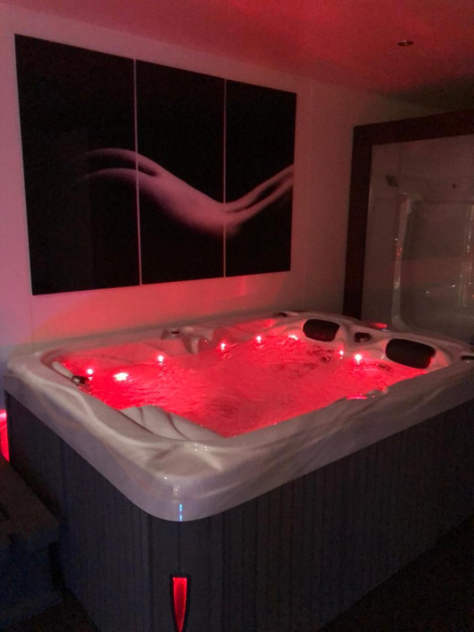 Spabyelleetlui Spa Rouge Ou Bleu ムスクロン エクステリア 写真
