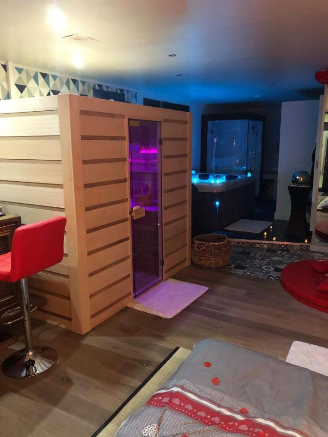 Spabyelleetlui Spa Rouge Ou Bleu ムスクロン エクステリア 写真