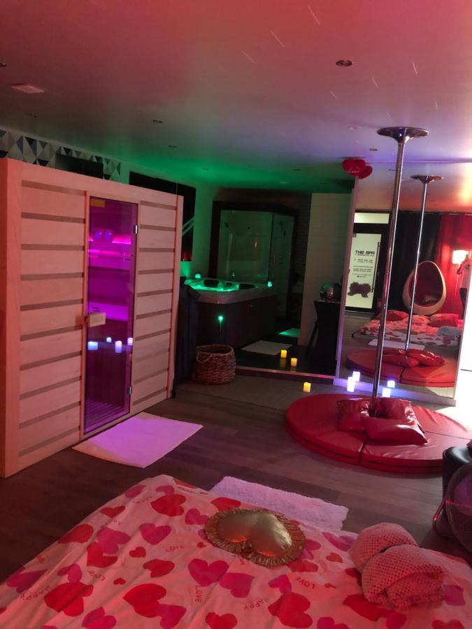 Spabyelleetlui Spa Rouge Ou Bleu ムスクロン エクステリア 写真